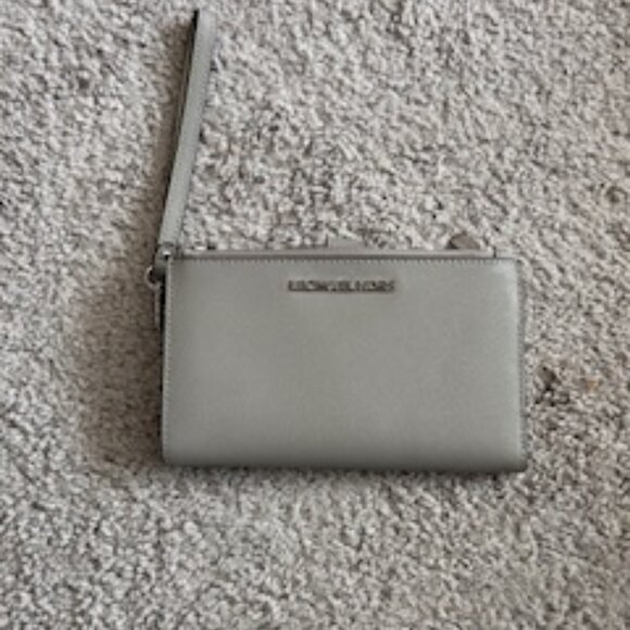 Michael Kors Gray Wallet Wristlet - Like New - Picture 1 of 5